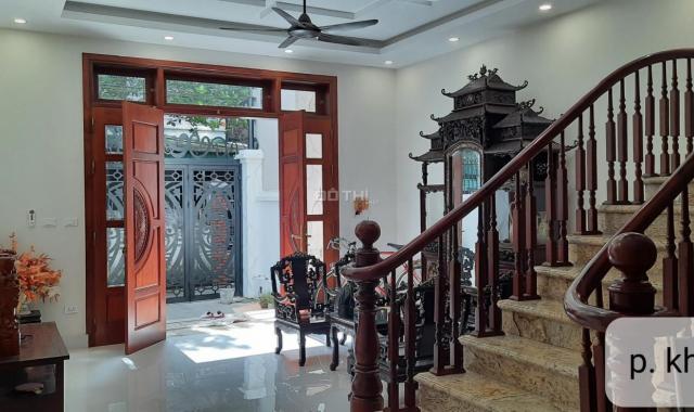 Bán nhà riêng phố Bắc Cầu: 114m2 x 2,5 tầng, MT: 5m, nở hậu, nhà mới, ngõ ô tô. LH: 0974557067