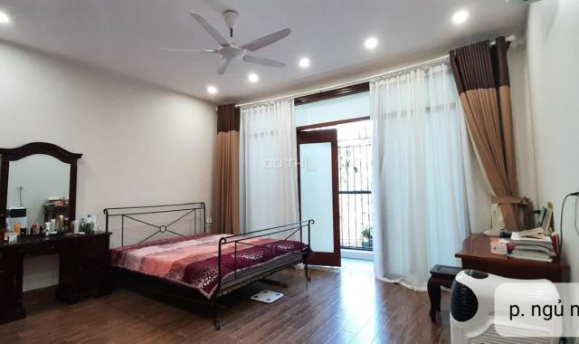 Bán nhà riêng phố Bắc Cầu: 114m2 x 2,5 tầng, MT: 5m, nở hậu, nhà mới, ngõ ô tô. LH: 0974557067