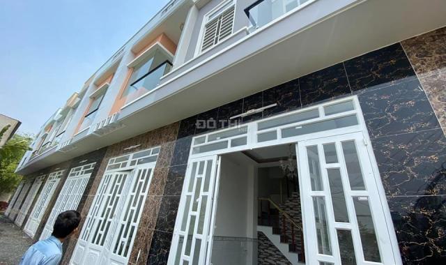 Bán nhà mới xây sổ hồng riêng gần pcc Trần Văn Châu. Giá 550 triệu/căn, ngân hàng hỗ trợ 50%