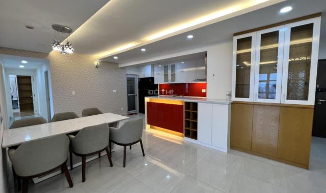 Bán nhanh trong tháng căn hộ 3PN dt 135m2, lầu cao chót vót, view sông, nội thất đẹp chỉ 6,2 tỷ