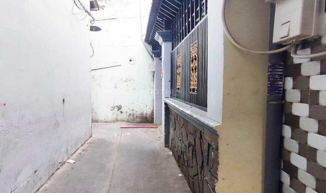 Bán nhà Q4, Tôn Đản, nhà mới, 17m2 2m8x6m, 2 tầng, hẻm 2.5m, hẻm thông ra 2 đường, cách Q1 chỉ 2km