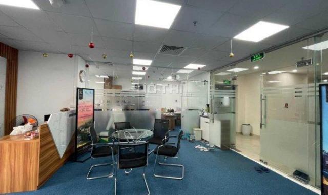 Giảm 30% cho thuê gấp văn phòng hạng B tại ngay giao Nguyễn Văn Huyên - HQV, view đẹp