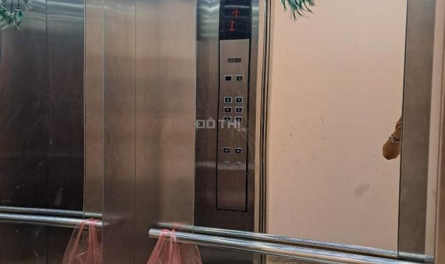 Cho thuê nhanh nhà ở Lạc Long Quân, Hoàng Quốc Việt, Cầu Giấy, 65m2 * 6 tầng, lô góc, thang máy