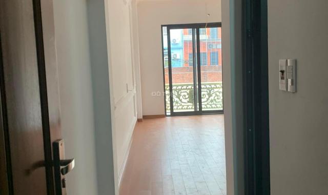 Bán gấp nhà ngõ 521 Trương Định, giá 4,3 tỷ, 33m2x5T, ô tô đỗ, mới đẹp ở luôn