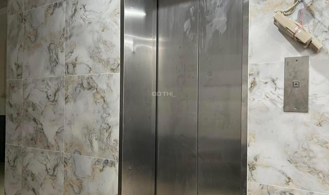 Bán căn hộ dịch vụ trung tâm Cầu Giấy - nguồn thu cực ổn - thang máy - ô tô đỗ cửa