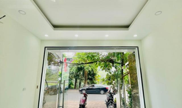58m2 Nguyễn Đình Hoàn - Cầu Giấy toà văn phòng, thang máy - mới xây - vỉa hè to - giá quá tốt