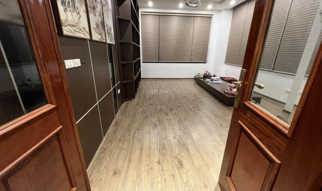 Cho thuê nhà Lạc Long Quân, Tây Hồ, 65m2 * 6 tầng, lô góc, nhà mới, thang máy