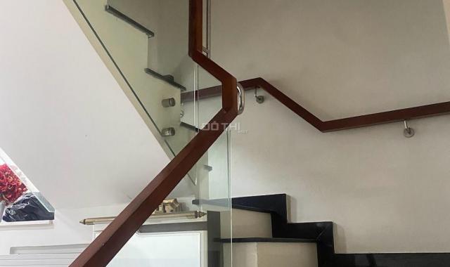 Hạ giá 10 tỷ còn 8,8 tỷ hẻm xe hơi 766 Cách Mạng Tháng 8, p5, Tân Bình. DT: 4.1x12m vuông vức