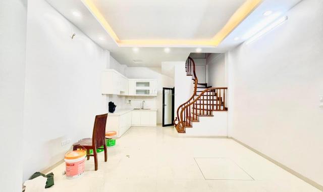 Bán nhà Trương Định, 42m2*5 tầng, ô tô cách 20m, nhà mới, 4.6 tỷ