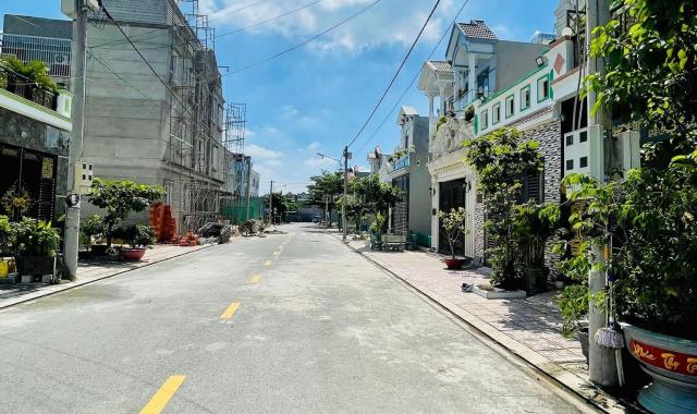 Bán nhà 1 trệt 2 lầu sổ hồng riêng đường nhựa 8 mét phường Tân Bình Dĩ An 5,2 tỷ