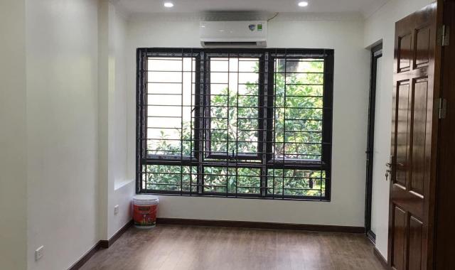 Nhà P. Trung Kính 40m2x5T MT 4,7m giá rẻ, gần phố, ở rất sướng