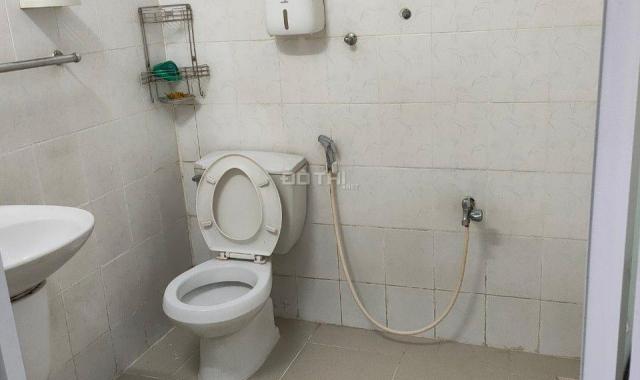 Bán nhanh nhà 2 tầng, ngang 5m, sân ô tô, DT 70m2 đường Lã Xuân Oai, giá: 5.2 tỷ