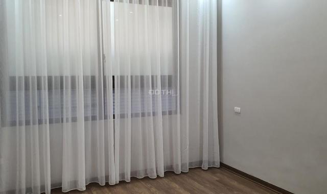 Cần bán nhà phố Bồ Đề, ô tô thông, 54m2 xây 5 tầng, 4 ngủ, giá thương lượng