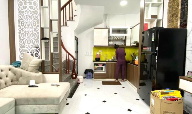 Nhà mới, gần hồ B52, phố Hoàng Hoa Thám, diện tích 37m2, giá 4,1 tỷ