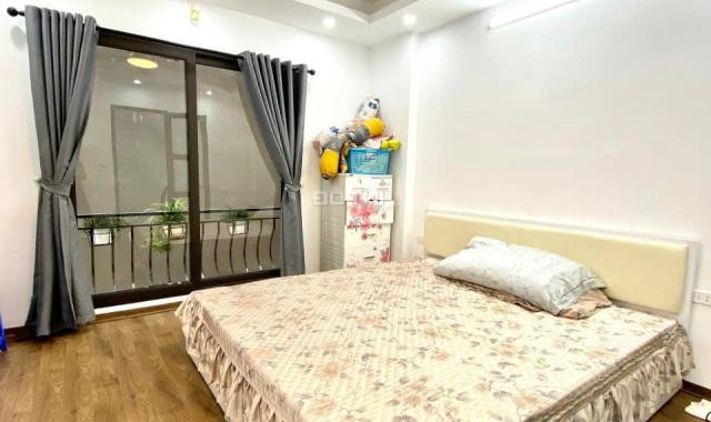 Nhà mới, gần hồ B52, phố Hoàng Hoa Thám, diện tích 37m2, giá 4,1 tỷ
