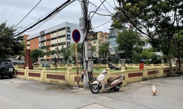 Nhà mới, gần hồ B52, phố Hoàng Hoa Thám, diện tích 37m2, giá 4,1 tỷ