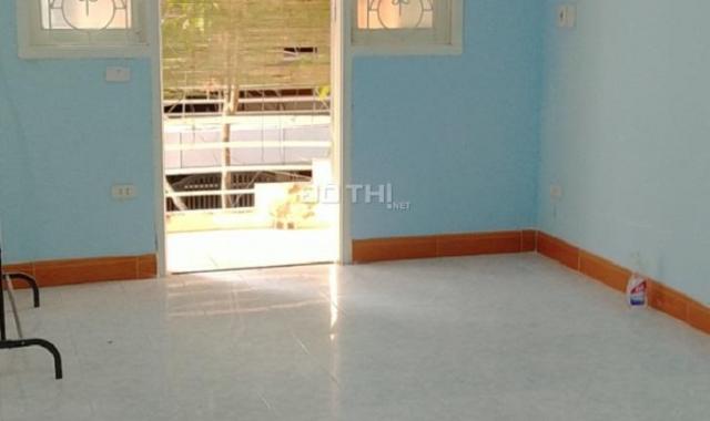 Cho thuê nhà 105 Xuân La 60m2 x 3 tầng, ô tô để trong nhà ở làm vp, dạy học