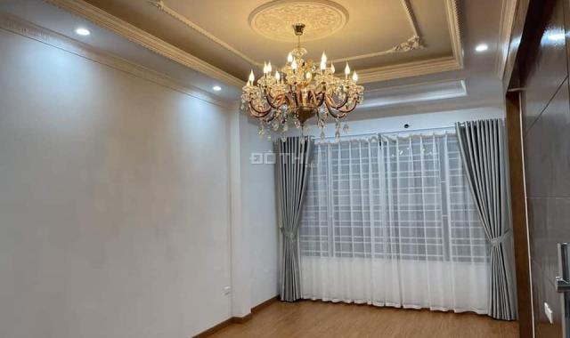 Siêu hiếm Trần Quốc Hoàn - Cầu Giấy 36m2x5t, mt 3.6m ôtô vào nhà, gần nhiều trường đại học 9.8ty