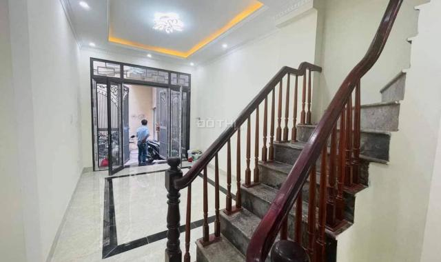 Bán nhà Cầu Am 38m2 nhỉnh 4 tỷ, ô tô đỗ cửa, ngõ thông, kinh doanh