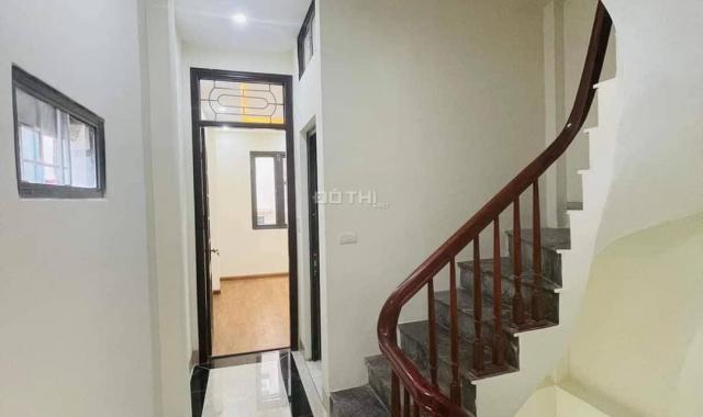 Bán nhà Cầu Am 38m2 nhỉnh 4 tỷ, ô tô đỗ cửa, ngõ thông, kinh doanh