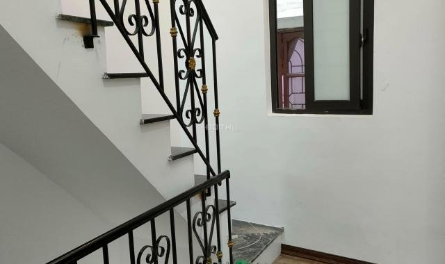 Bán nhà Hoàng Hoa Thám, Ba Đình - 28m2 x 3 tầng 2 phòng ngủ măt tiền 5,5m - giá 2,85 tỷ