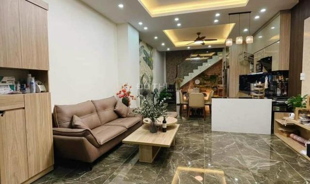 Bán nhà đẹp, lô góc Trần Thái Tông, 42m2, 5T, 4m giá chỉ 5.8 tỷ LH Hải CG 0966866250