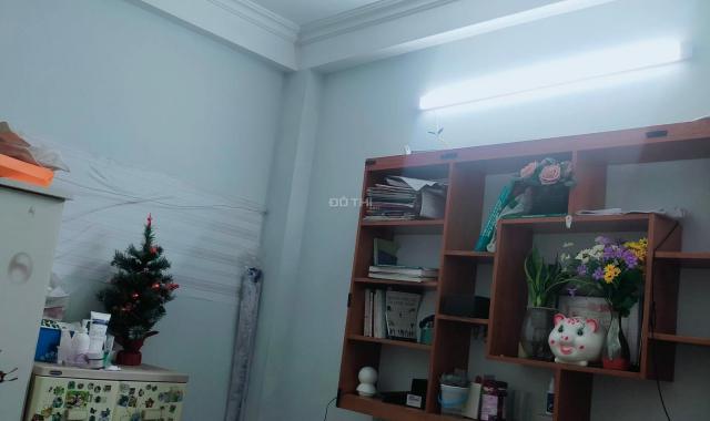 Bán nhà Giải Phóng, ngõ ô tô đỗ, nông, rộng, 42m2, 3,2 tỷ