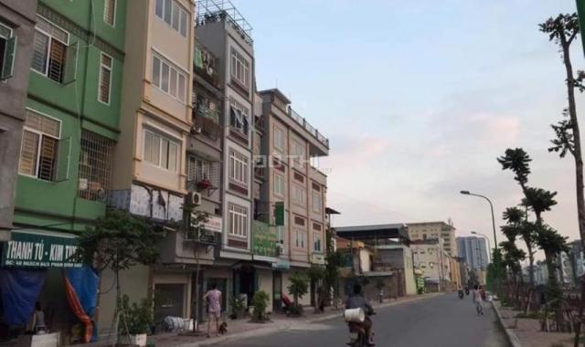 Bán nhà mặt phố Nguyễn Lân: Kinh doanh - vỉa hè - 4 ô tô tránh, giá xổ số