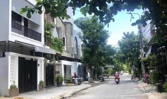 Bán nhanh lô đất đường Nguyễn Chích gần đường Phùng Hưng, sạch đẹp xây nhà ở ngay