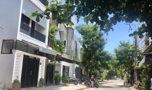 Bán nhanh lô đất đường Nguyễn Chích gần đường Phùng Hưng, sạch đẹp xây nhà ở ngay