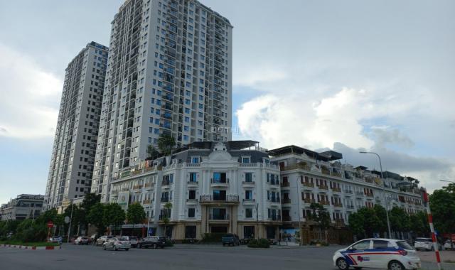 Bán đất mặt phố Hồng Tiến siêu đẹp, KD, DT 430m2, MT 15 m, giá chỉ 140 tỷ