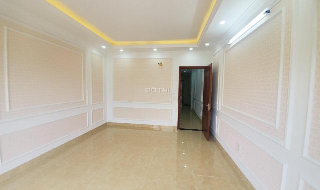 Gia đình cần bán căn nhà 50m2 có nhà 4 tầng MP Nguyễn Tư Giản, Hoàn Kiếm giá 240tr/m2