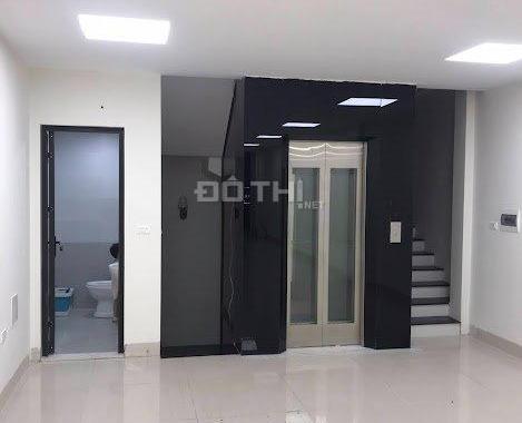 Cho thuê nhà Trần Quốc Hoàn, hoàn thiện, thang máy, DT sàn 585m2, 6.5 tầng, giá thuê 100tr/tháng