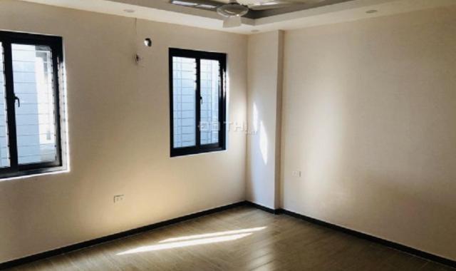 Cho thuê nhà mới xây ở Võ Chí Công 5,5 tầng, thang máy, oto đỗ cửa