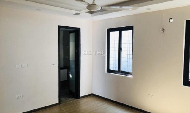 Cho thuê nhà mới xây ở Võ Chí Công 5,5 tầng, thang máy, oto đỗ cửa