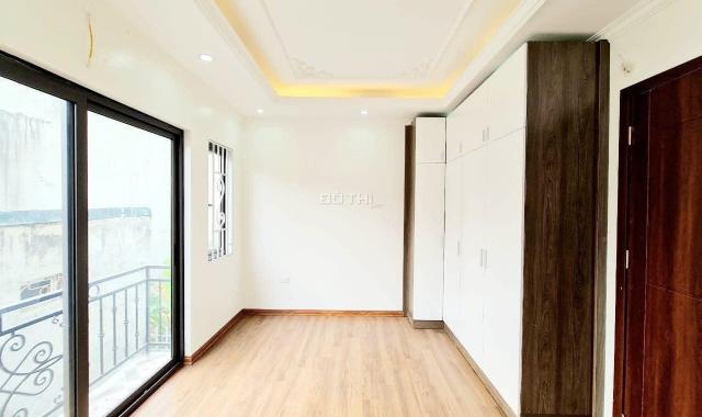 Bán nhà phố Giáp Nhị, Hoàng Mai 4.95 tỷ, 50m2, MT 5.5m, gần phố, ô tô tránh