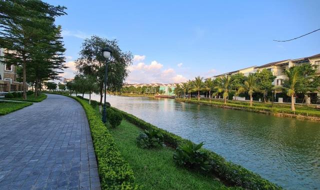 Cần bán gấp căn biệt thự song lập 379m2 khu siêu vip Vista Lago Nam An Khánh, giá cực sốc