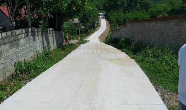 Giá rẻ, mặt tiền rộng, đường ô tô tránh, bám suối nhỏ, Hà Nội 40km
