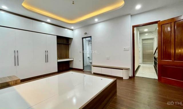 Bán nhà đầu ngõ Phúc Tân giá 4,2 tỷ, 33m2x6T, ngõ thông, nở hậu