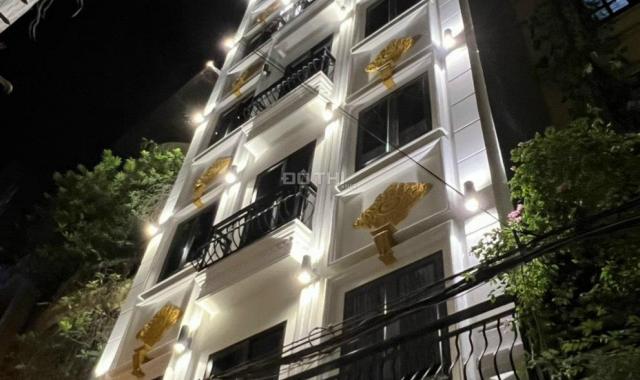 Cần bán tòa nhà văn phòng tại mặt phố Trần Quốc Hoàn, Q. Cầu Giấy, diện tích 100m2 x 8T thang máy