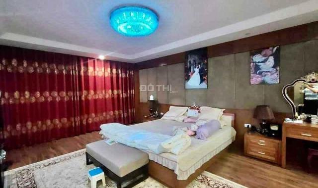 Bán nhà mặt phố Yên Hoa, Tây Hồ, view hồ, 6 tầng, thang máy, vị trí víp, 150m2, giá 42 tỷ