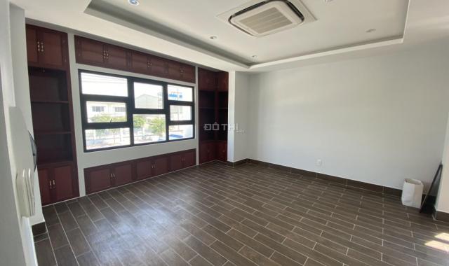 Bán xưởng 3000m2 trong DT tổng 5000m2 khu KCN Tân Đô, Đức Hòa, Long An
