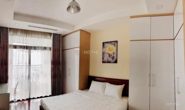 Cần bán gấp căn 2PN rộng giá 7,35 tỷ bao phí tại Royal City