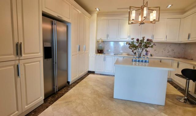 Chính chủ cần bán căn hộ Vincom Đồng Khởi, 4 phòng ngủ, full nội thất Châu Âu, view sông, Bitexco