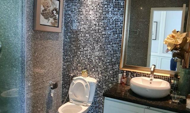 Chính chủ cần bán căn hộ Vincom Đồng Khởi, 4 phòng ngủ, full nội thất Châu Âu, view sông, Bitexco