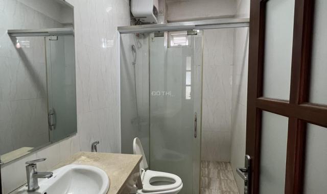 Cho thuê căn hộ 2 phòng ngủ phố Trịnh Công Sơn 70m2