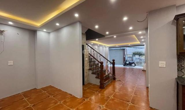 Phố cổ Ngọc Lâm - Gara ô tô - 2 thoáng - 74m2, 5T, MT: 5.5m - Giá: 8.5 tỷ