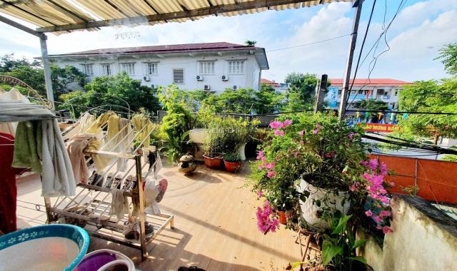 Mặt phố kinh doanh, gần chợ, view trường, 100m2, mặt tiền 5.5m, gía 9,8 tỷ tại Long Biên