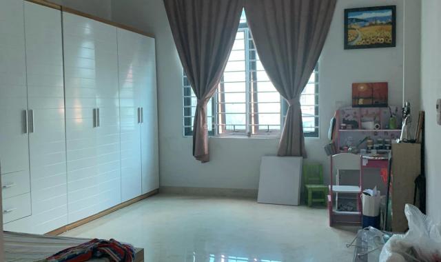 Nhà đẹp ngõ 310 Nghi Tàm, giá 8.1 tỷ, 70m2x4T, sân cổng, ở luôn ảnh thật