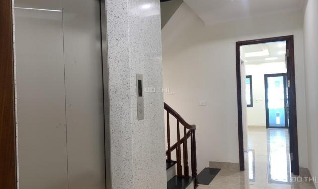 Bán tòa nhà mới apartment cực đẹp tại phố Phú Diễn, cạnh đại học TNMT, thang máy. DT 75m2x8T